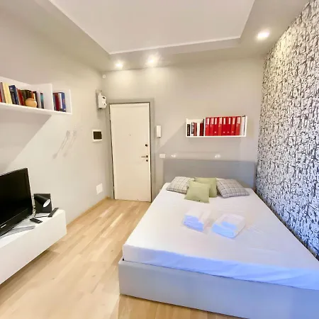 Viale Umbria Colorful And Cosy Studio * Milan