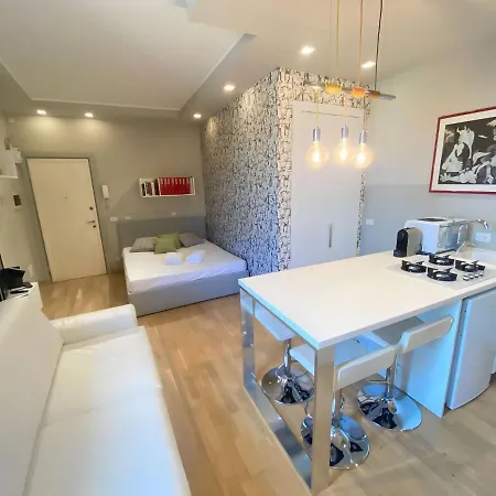 Viale Umbria Colorful And Cosy Studio